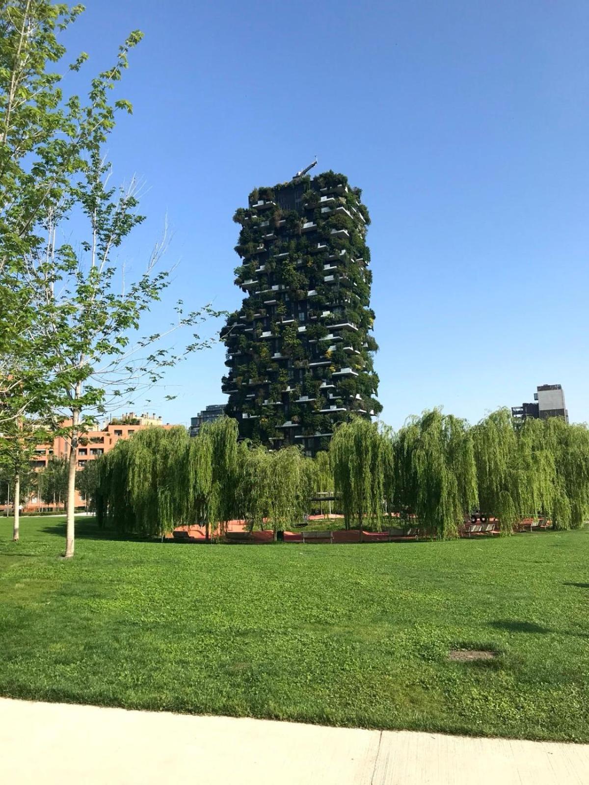 - Isola Milán
